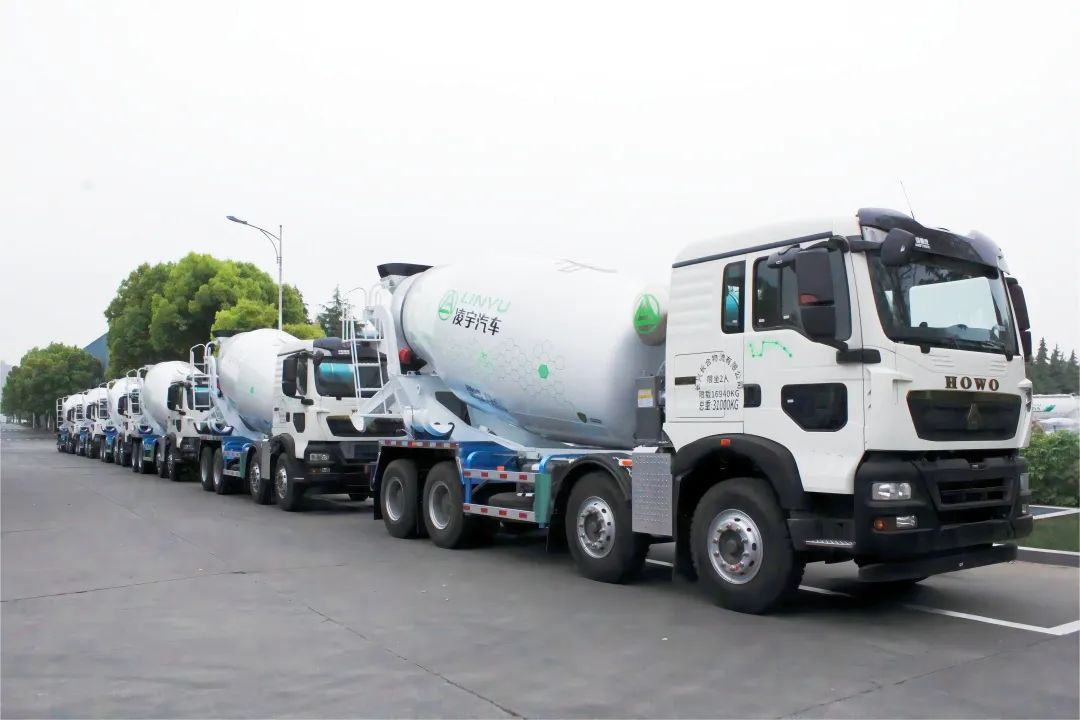 繁花似錦春暖陽，凌宇攪拌發(fā)車忙！