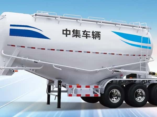 水泥罐車在狹窄路段倒車時的后視技巧