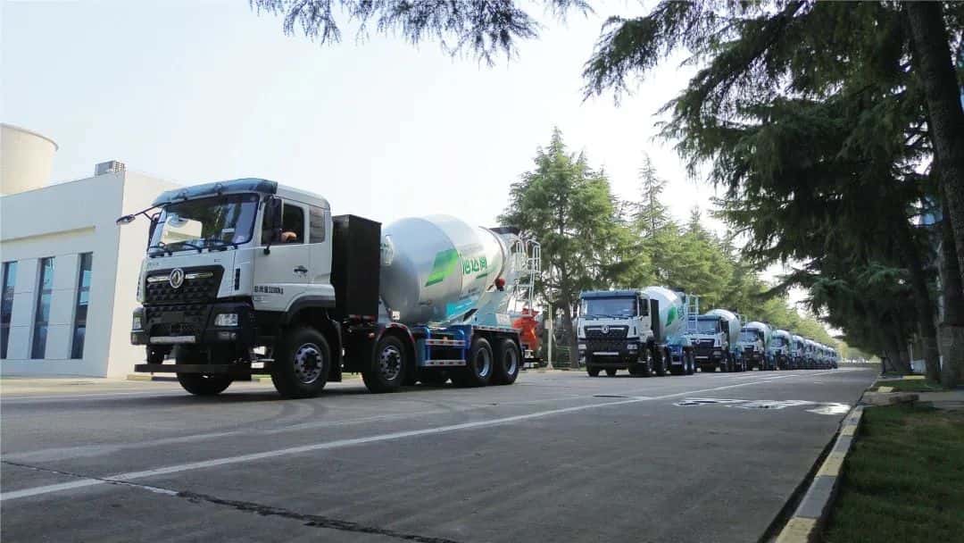 馭風(fēng)而行，中集車輛15臺(tái)新能源攪拌車駛?cè)牒?，繪就荊楚生態(tài)長(zhǎng)卷