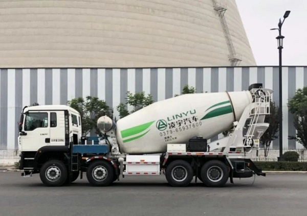 重汽&凌宇電驅(qū)橋攪拌車，會(huì)省錢的才是卡友選擇的！